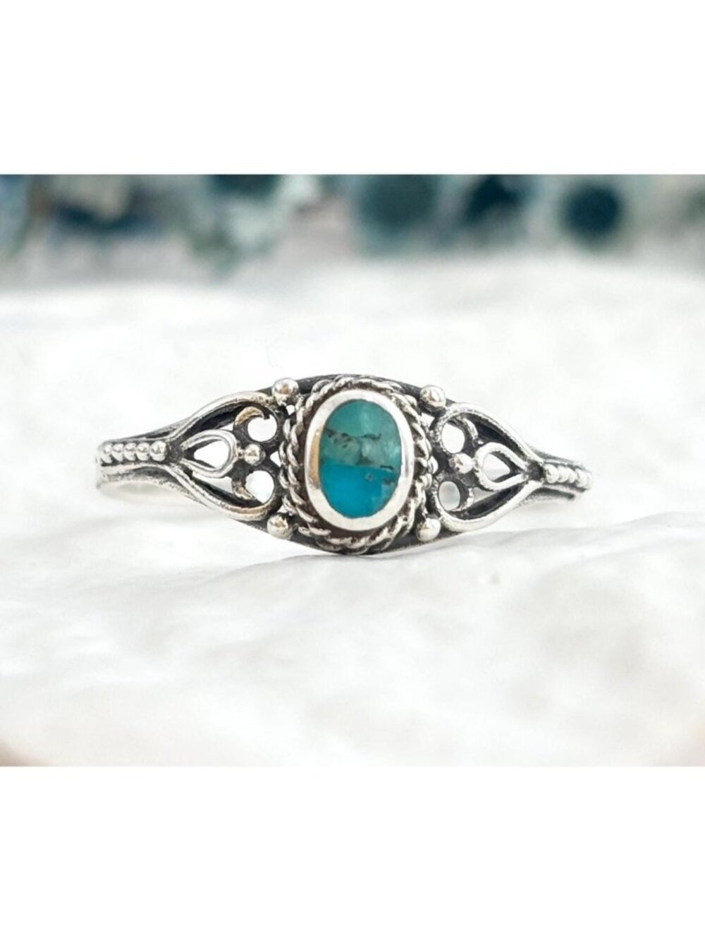 Turquoise Accented American SW Dainty Sterling Silver 925 Vintage Ring - sz 8.5